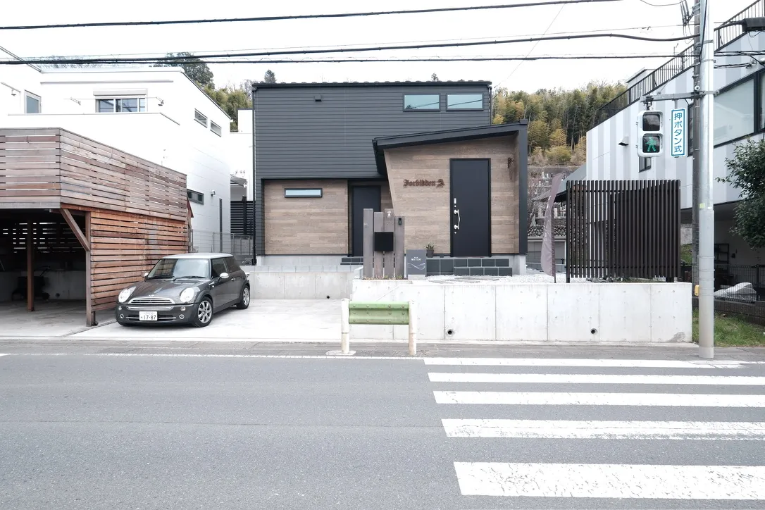 暮らしと仕事を心地よく分ける、美容室併用住宅