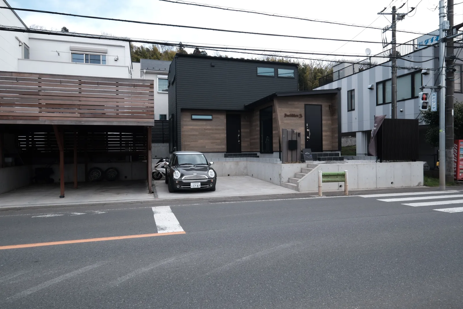 暮らしと仕事を心地よく分ける、美容室併用住宅